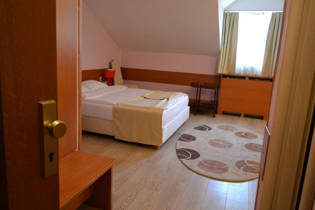 Hotel Tomce Sofka Skopje Room photo